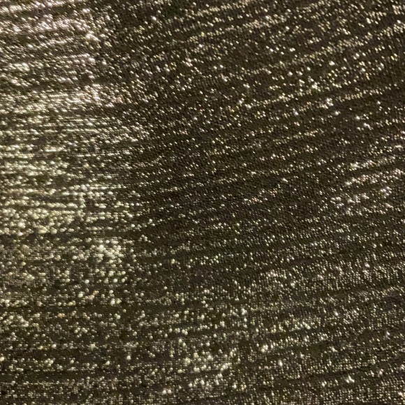 Very pretty peek a boo sleeves silvery black top by Soho New York & Co. jeans - Picture 10 of 10